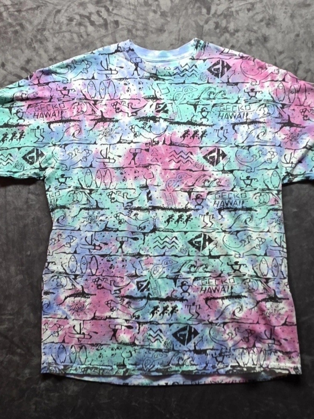 Gecko Hawaii Pastel Tie-Dye Graphic Short Sleeve Tee - Pink/Blue/Green